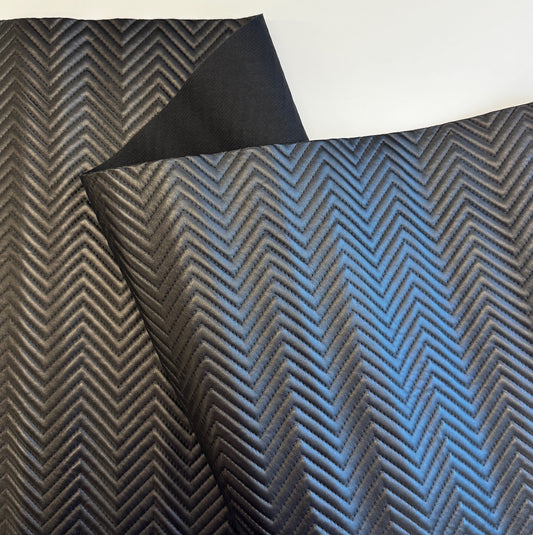 PREQUILTED CHEVRON Vinyl Black